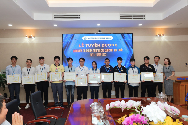[ĐH CNTT] Vinh danh sinh viên đoạt giải cao tại các cuộc thi Công nghệ Thông tin