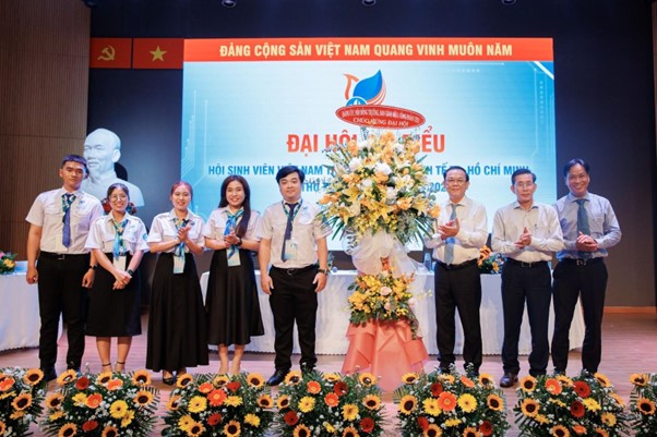 [ĐHKT] Đại hội Đại biểu Hội Sinh viên Việt Nam Trường Đại học Kinh tế TP. Hồ Chí Minh lần thứ XIII (Nhiệm kỳ 2023 - 2025): Sinh viên UEH - Tư duy đổi mới - Kết nối cộng đồng - Hành động bền vững - Hướng tới công dân toàn cầu